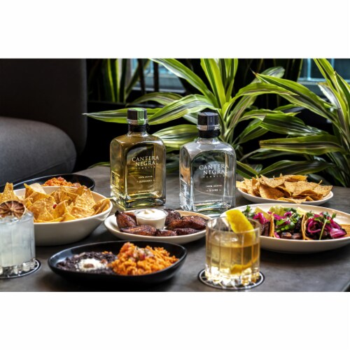 Cantera Negra Tequila Silver Perspective: left