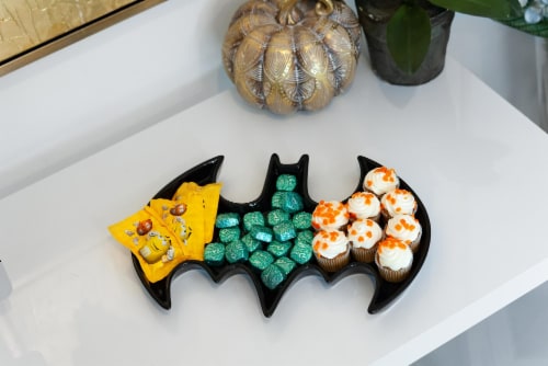 DC Comics Batman 14” x 10” Ceramic Serving Platter Perspective: left