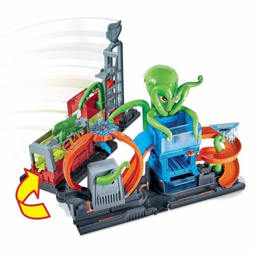 Hot Wheels City Ultimate Octo Car Wash Water Playset with Color Reveal  Vehicle, 1 Piece - Dillons Food Stores