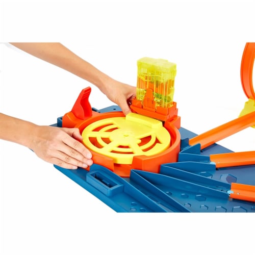 Mattel Hot Wheels® Track Builder Unlimited™ Rapid Launch Box Set Perspective: left