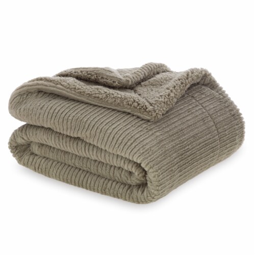 HD Design Green RIbbed Faux Fur Throw Perspective: left