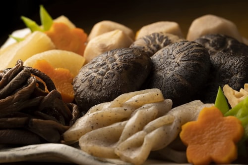 Forest-grown Japanese Dried Shiitake Donko 300g Perspective: left