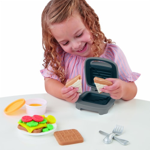 Play-Doh Kitchen Creations Cheesy Sandwich Modeling Compound Playset Perspective: left