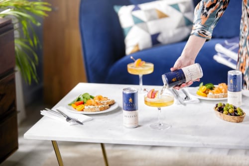 Savyll® Non-Alcoholic Bellini Flavored Sparkling Cocktail Perspective: left