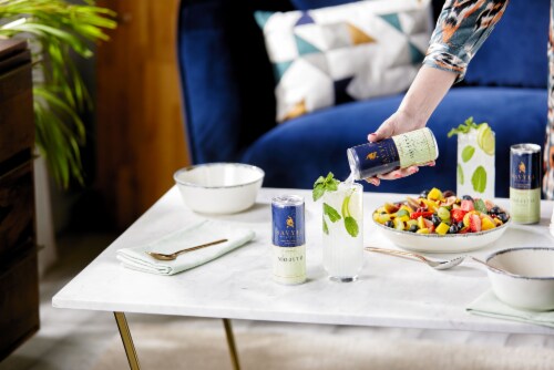 Savyll® Non-Alcoholic Mojito Flavored Sparkling Cocktail Perspective: left