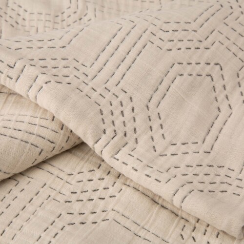 Glitzhome Diamond Pattern Quilt Perspective: left