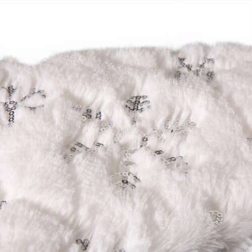 Glitzhome Plush Stockings and Tree Skirt - White Perspective: left