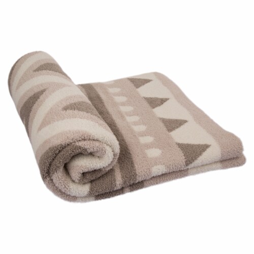 Glitzhome Knitted Polyester Geometric Pattern Feather Yarn Throw Blanket Perspective: left