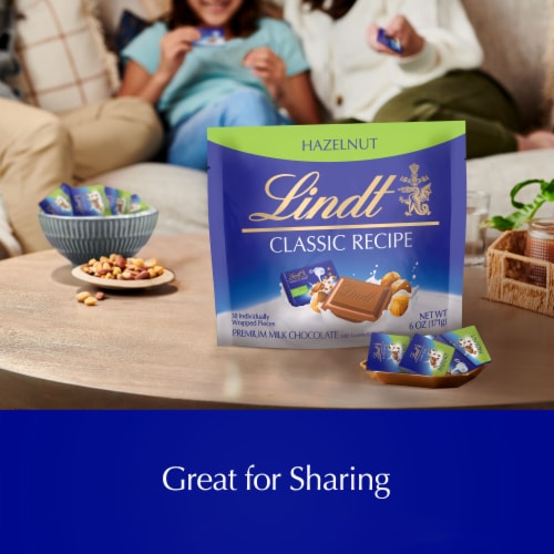 Lindt CLASSIC RECIPE Hazelnut Milk Chocolate Candy Pouch Perspective: right