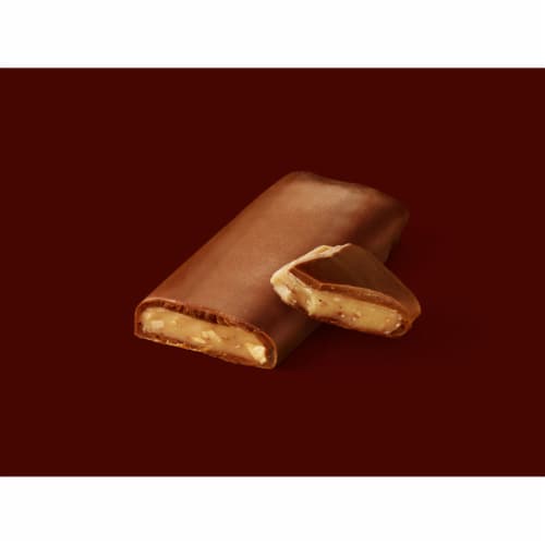 HEATH Chocolatey English Toffee King Size Candy Pack Perspective: right