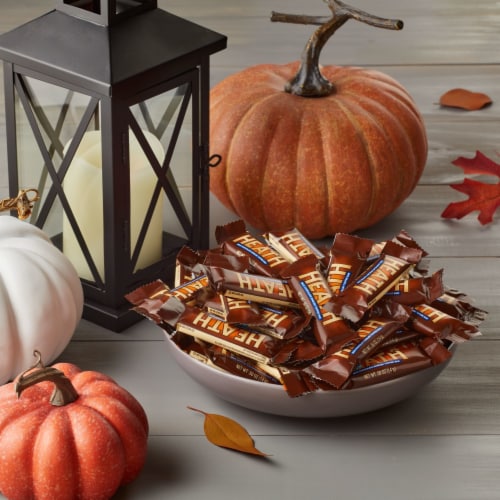 Heath Snack Size Toffee Bars Halloween Candy Perspective: right