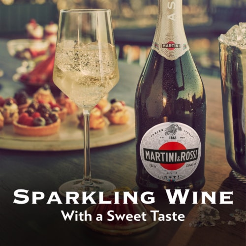 Martini & Rossi White Asti Sparkling Wine Perspective: right