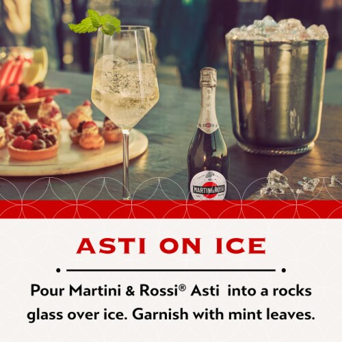 MARTINI & ROSSI® Asti Sparkling Wine Perspective: right