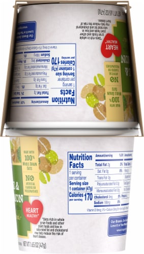 Kroger® Apple Cinnamon Naturally Flavored Instant Oatmeal Perspective: right