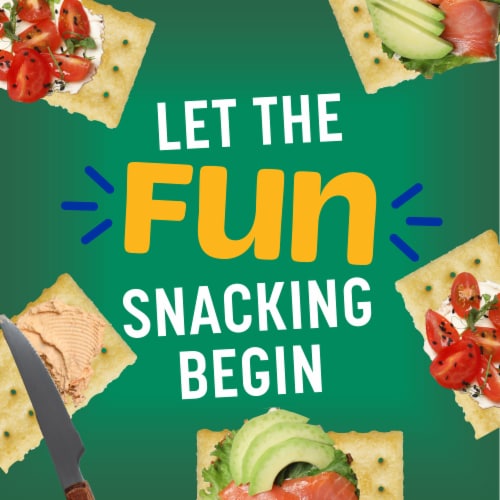 Kroger® Country Club Crackers Perspective: right