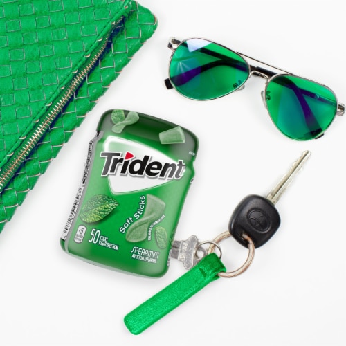 Trident Unwrapped Spearmint Sugar Free Gum Perspective: right
