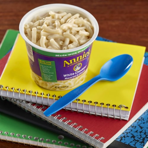 Annie’s Organic White Cheddar Microwave Mac N Cheese Macaroni and Cheese Dinner Cups Perspective: right