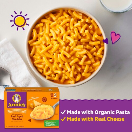Annie’s Organic Real Aged Cheddar Microwave Mac N Cheese Macaroni and Cheese Dinner Packets Perspective: right