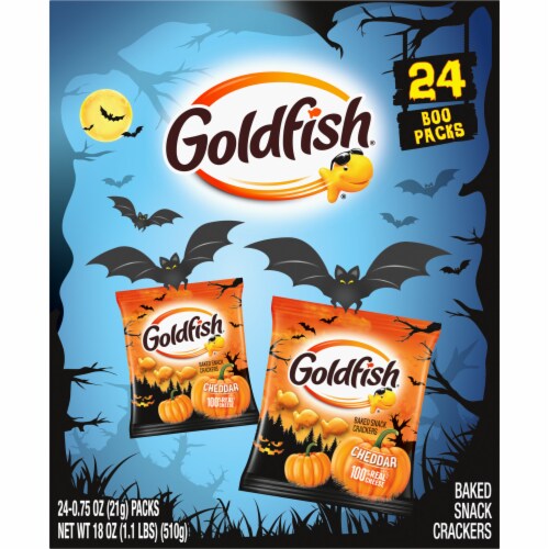 Goldfish® Cheddar Cheese Crackers Multipack Perspective: right