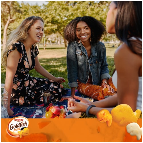Goldfish® Say Cheese Crackers Variety Pack Perspective: right