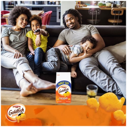 Goldfish Cheddar Cheese Crackers Perspective: right