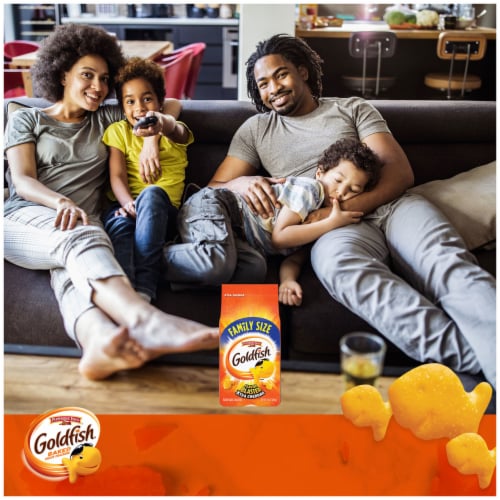 Pepperidge Farm® Goldfish® Flavor Blasted Xtra Cheddar Baked Snack Crackers Perspective: right