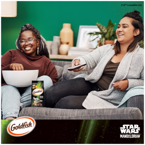 Goldfish® Limited Edition Star Wars The Mandalorian Cheddar Baked Snack Crackers Perspective: right