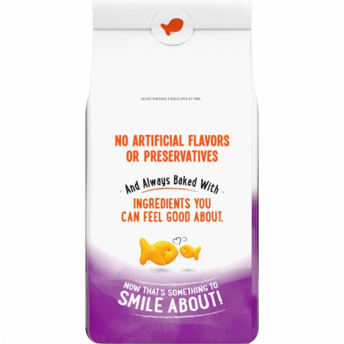 Goldfish Pretzel Crackers Perspective: right