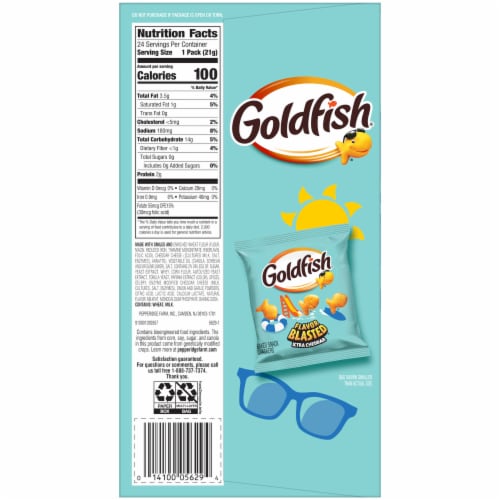 Goldfish Flavor Blasted Xtra Cheddar Cheese Crackers Perspective: right