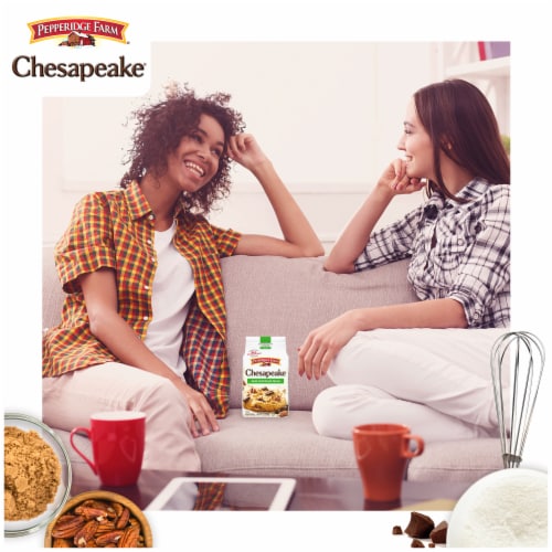 Pepperidge Farm® Chesapeake® Crispy Dark Chocolate Pecan Cookies Perspective: right