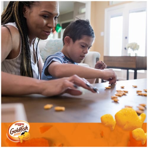 Goldfish Cheddar Cheese Crackers Perspective: right
