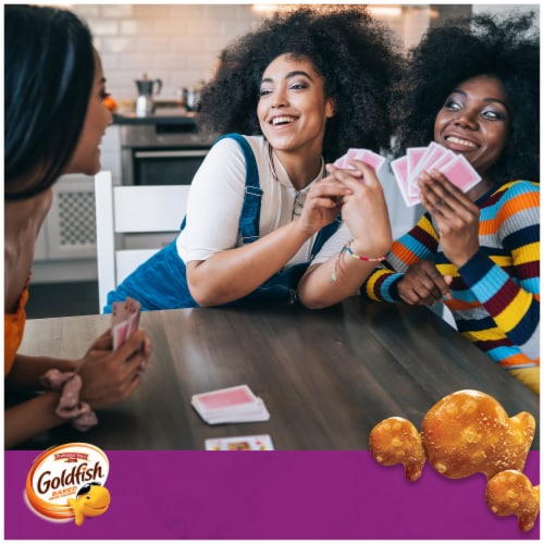 Goldfish Pretzel Crackers Perspective: right