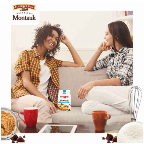 Pepperidge Farm® Montauk® Soft Baked Milk Chocolate Chunk Cookies Perspective: right