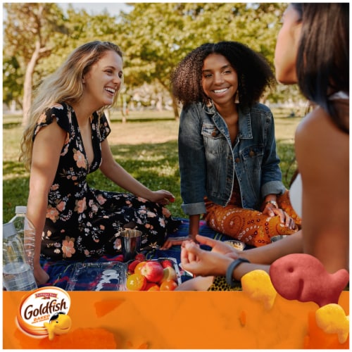 Goldfish® Colors Cheddar Baked Snack Crackers Lunch Packs Perspective: right