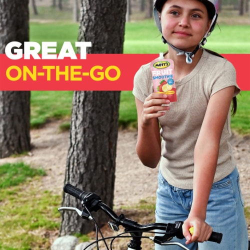 Mott's Strawberry Banana Non-Dairy Oat Milk Fruit Smoothie Pouches Perspective: right