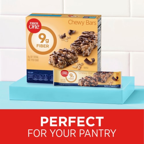 Fiber One Chewy Bars Oats and Chocolate Fiber Snacks Perspective: right
