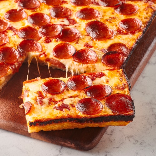 Gold Medal™ Pizza Flour Perspective: right