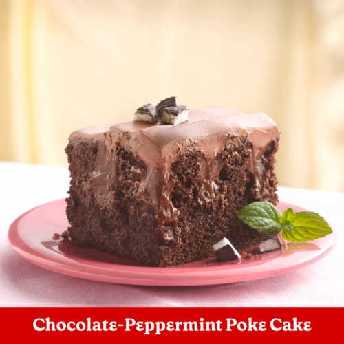 Betty Crocker Favorites Super Moist Chocolate Fudge Cake Mix Perspective: right