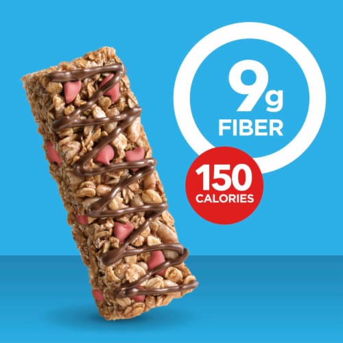 Fiber One Oats and Chocolate Strawberry Chewy Bar Perspective: right