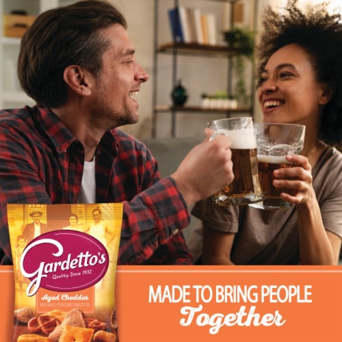 Gardetto's Snack Mix Aged Cheddar Pub and Party Mix Bag Perspective: right