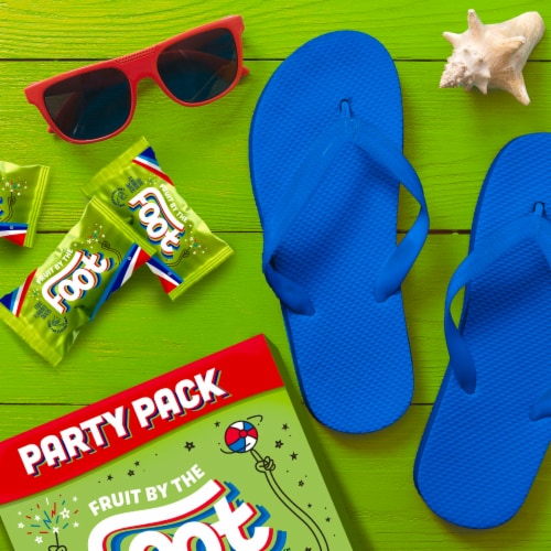 Fruit by the Foot Strawberry and Mixed Berry Fruit Flavored Snacks Party Pack Perspective: right