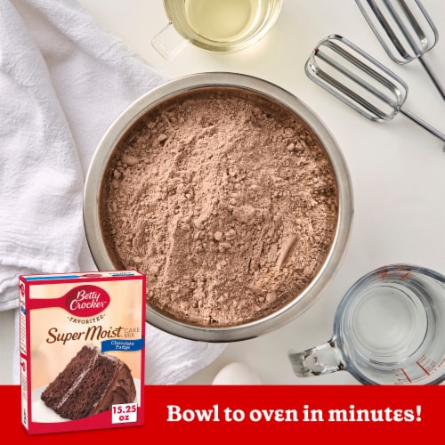 Betty Crocker Super Moist Chocolate Fudge Cake Mix Perspective: right