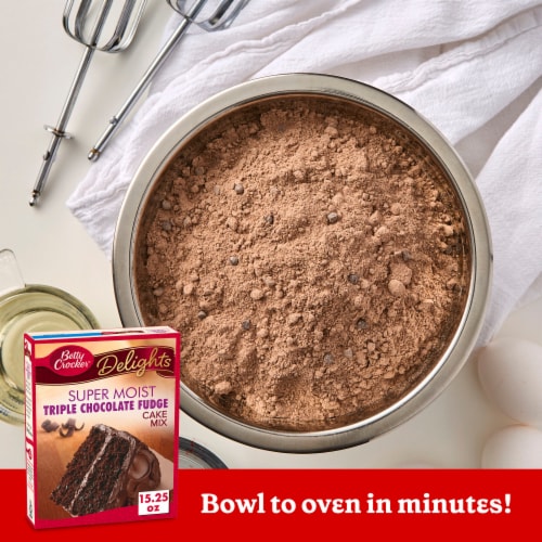 Betty Crocker Super Moist Triple Chocolate Fudge Cake Mix Perspective: right
