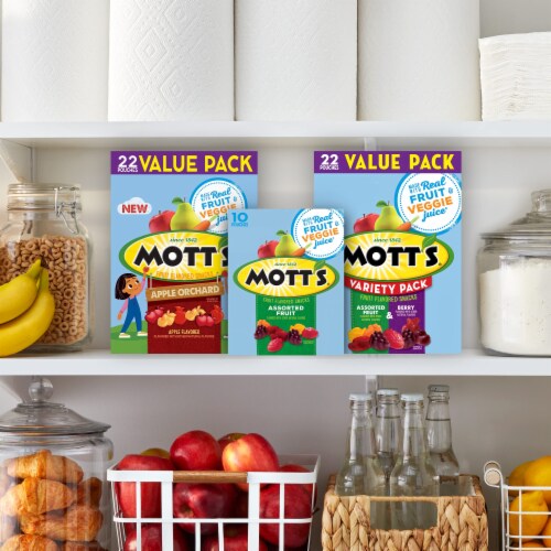 Mott's Gluten Free Assorted Fruit Flavored Snacks Value Pack Perspective: right