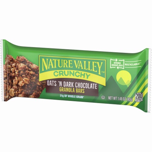 Nature Valley™ Oats & Dark Chocolate Crunchy Granola Bars Perspective: right