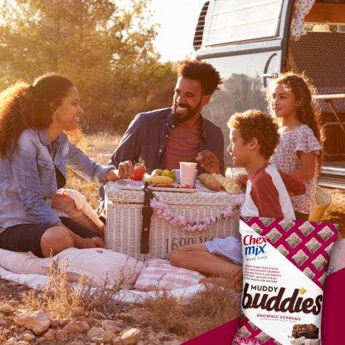 Chex Mix Brownie Supreme Muddy Buddies Individual Lunch Box Snack Bag Perspective: right