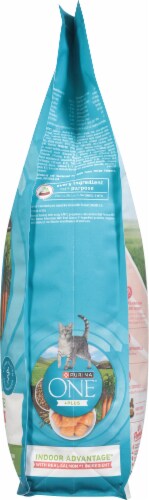 Purina One® +Plus Indoor Advantage® with Salmon Dry Cat Food Perspective: right