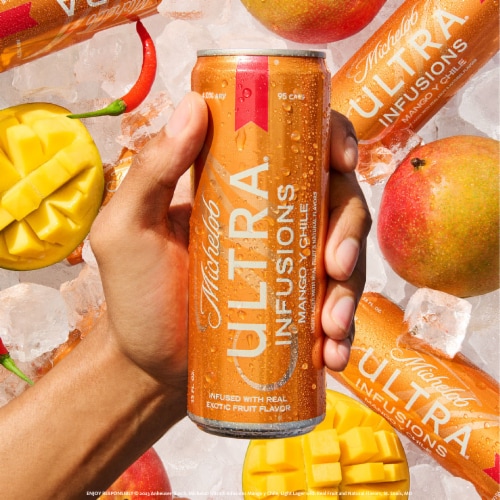 Michelob Ultra Mango y Chile Domestic Fruit Beer Beer Perspective: right