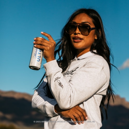 Michelob ULTRA Superior Light American Lager Beer Perspective: right