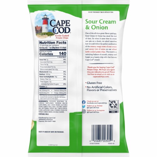 Cape Cod Sour Cream & Onion Chips Perspective: right